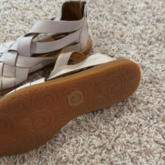 Born Iwa Woven Sandal Full Grain Leather Zipper Closure Size 8M Bone NWOT - Picture 8 of 10